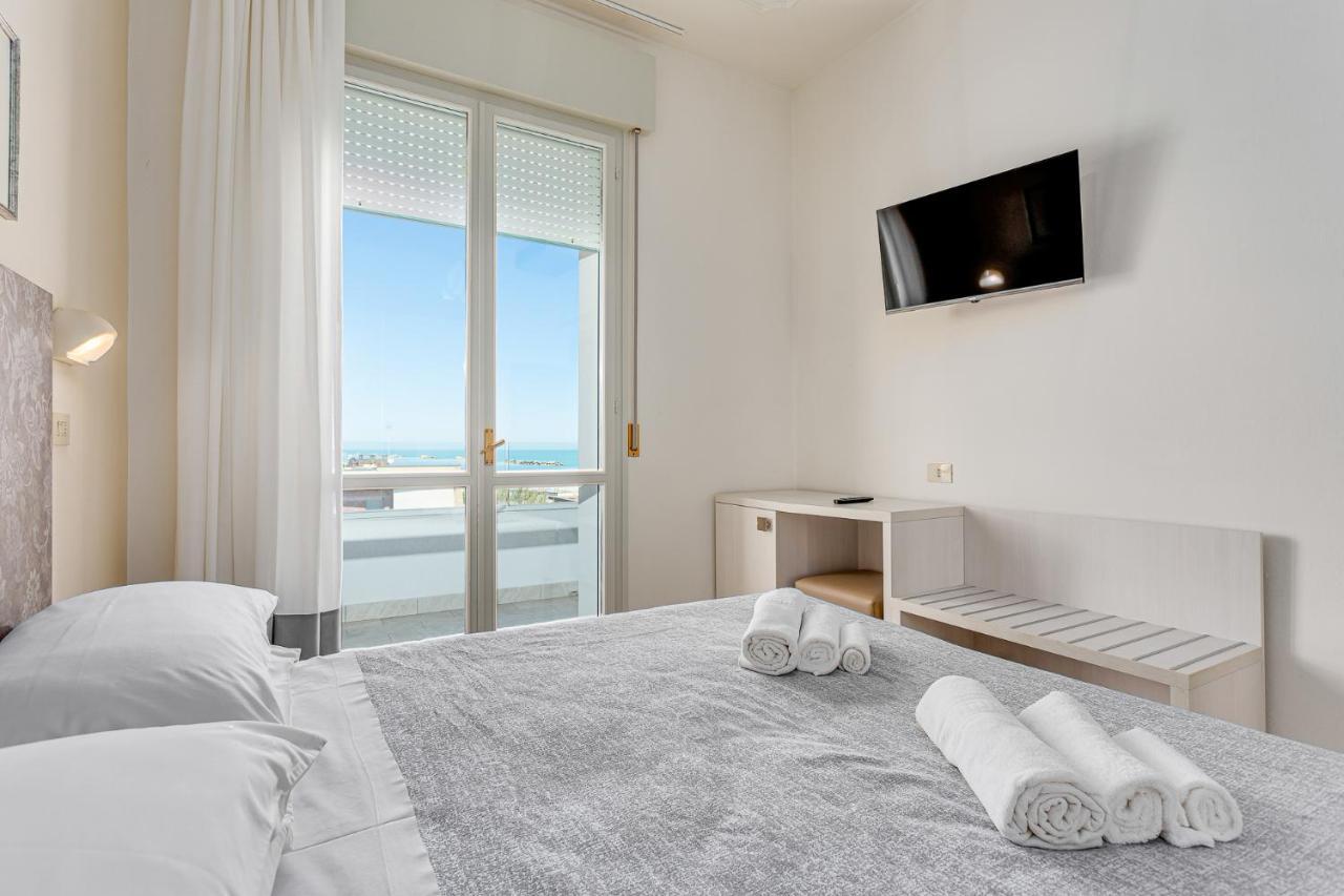 Hotel Caesar Lido Di Savio Bagian luar foto