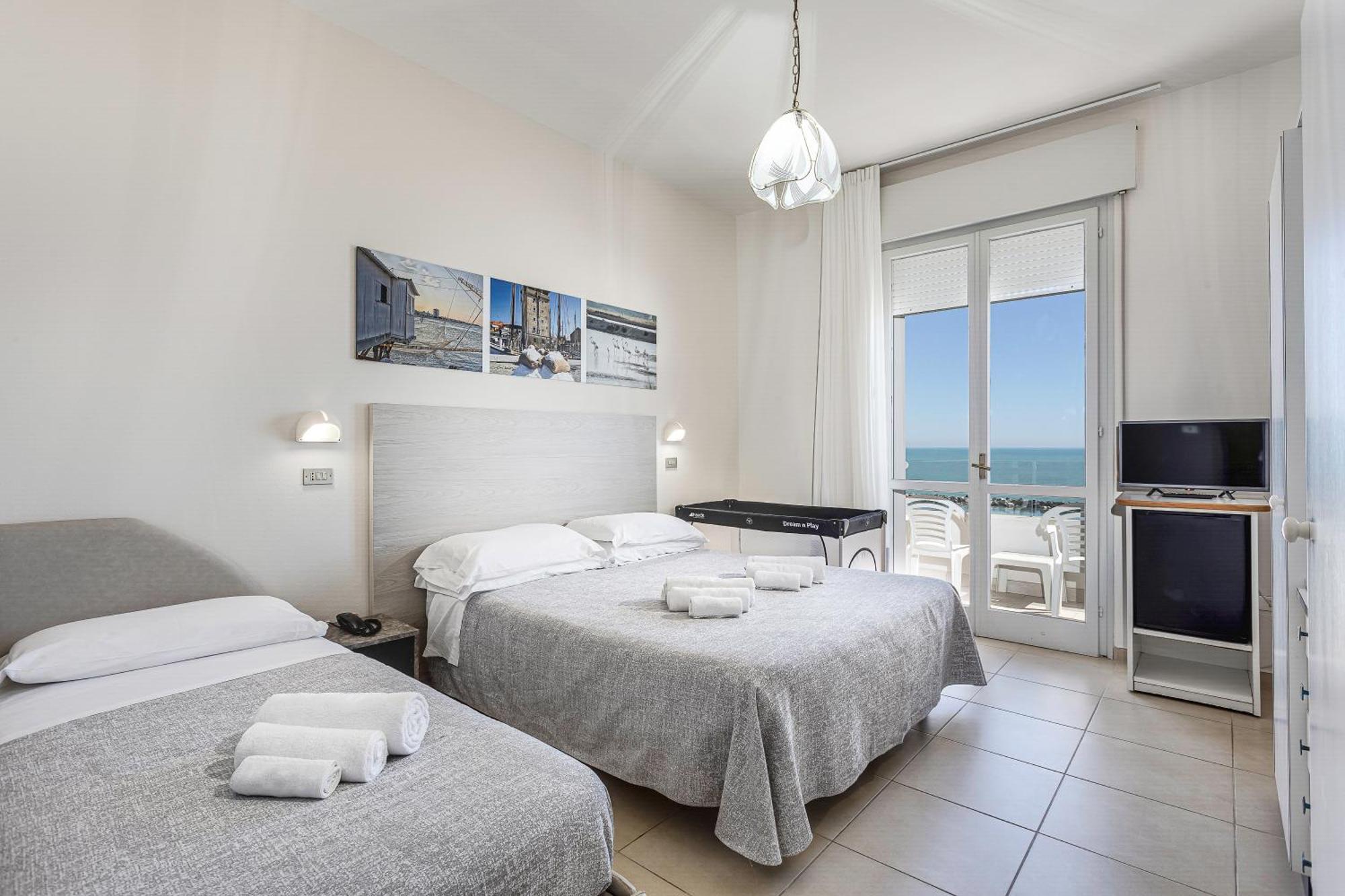 Hotel Caesar Lido Di Savio Bagian luar foto