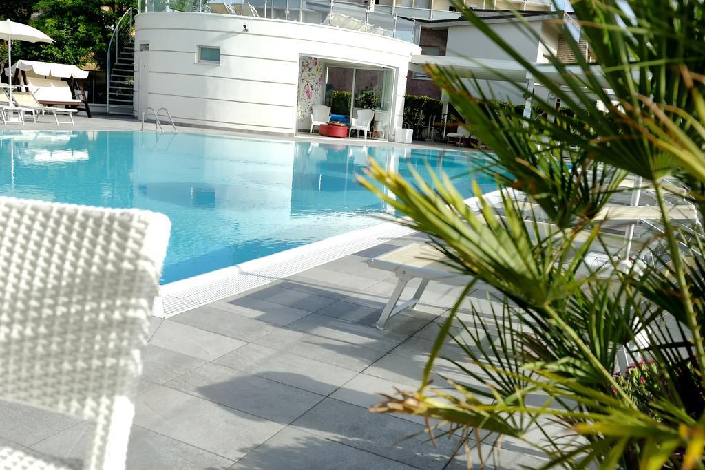 Hotel Caesar Lido Di Savio Bagian luar foto