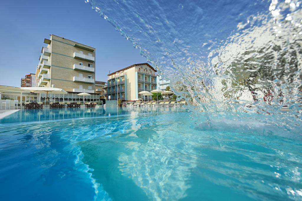 Hotel Caesar Lido Di Savio Bagian luar foto