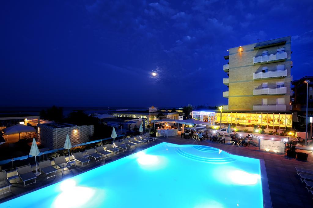 Hotel Caesar Lido Di Savio Bagian luar foto