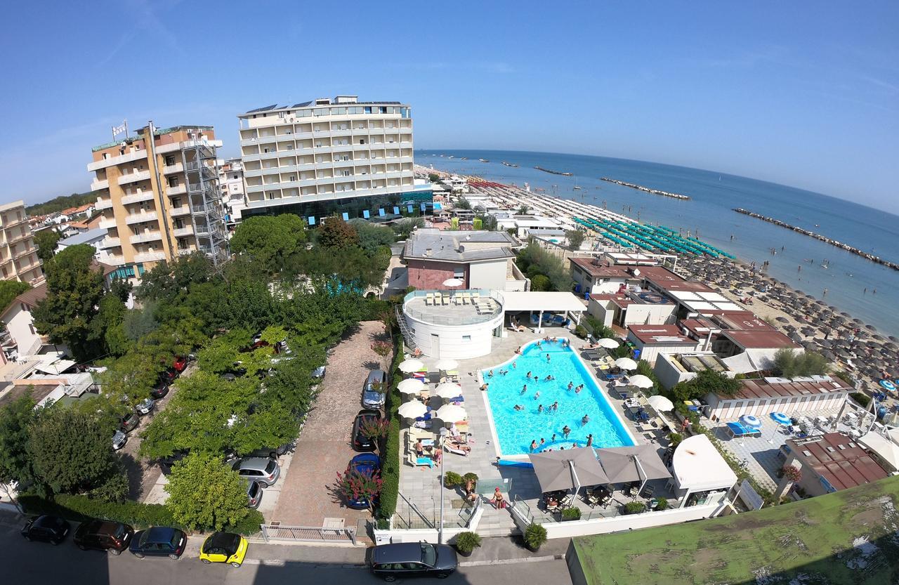 Hotel Caesar Lido Di Savio Bagian luar foto